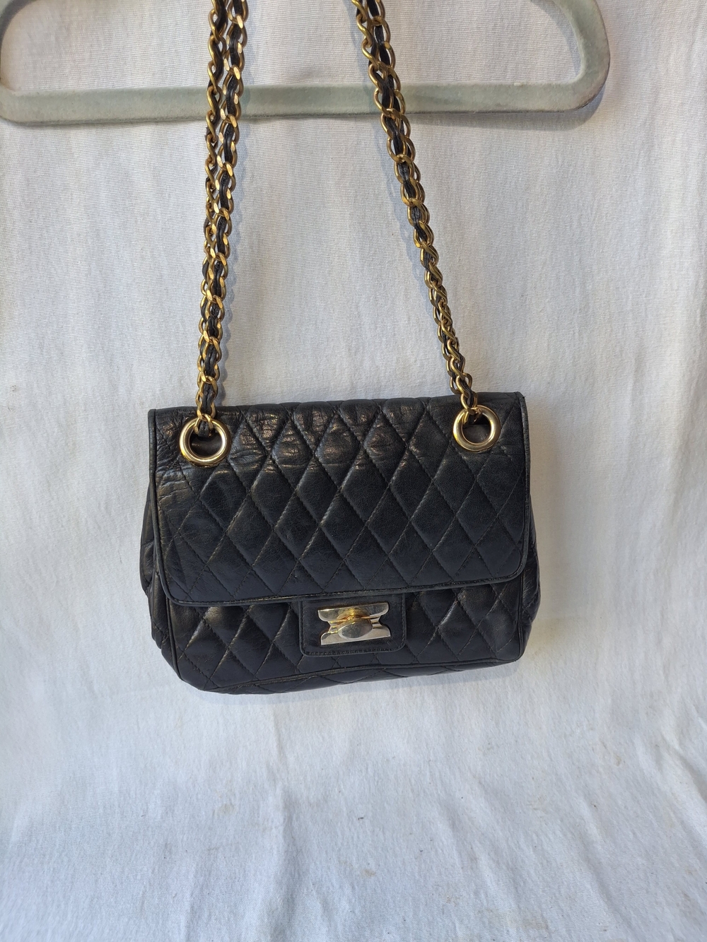 Saks Fifth Avenue Black Quilted Shoulder Bag with Gold Chain Strap